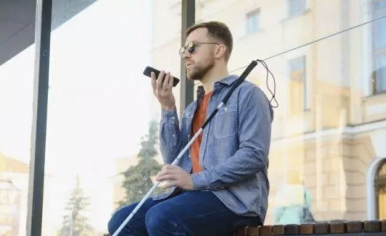Noi reguli în telecom: Românii cu dizabilități vor putea cumpăra minute, SMS-uri și internet la prețuri maxime de 4 și 6 euro/lună – proiect