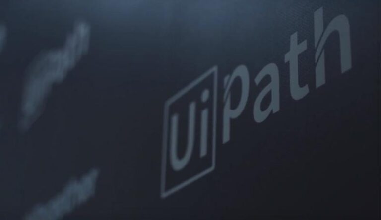 UiPath disponibilizează personal, a doua oară în 3 ani