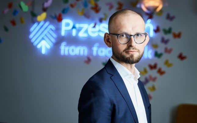 Meta încheie un parteneriat cu Factual, companie românească de verificare a faptelor. Interviu cu Jacob Turowsky, şef pe politici publice al Facebook în CEE