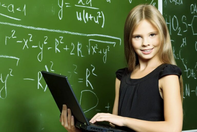 Deficitul de forță de muncă în IT din România a crescut. ANIS cere introducerii orelor obligatorii de TIC în trunchiul comun din curricula liceală
