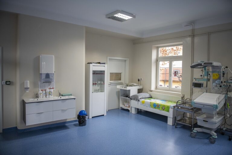 Spitalul Județean Mureș are un sistem de telemedicină şi aparatură medicală nouă la Secția de Neonatologie și Terapie Intensivă, cu investiţii de 800.000 lei de la Fundaţia Vodafone