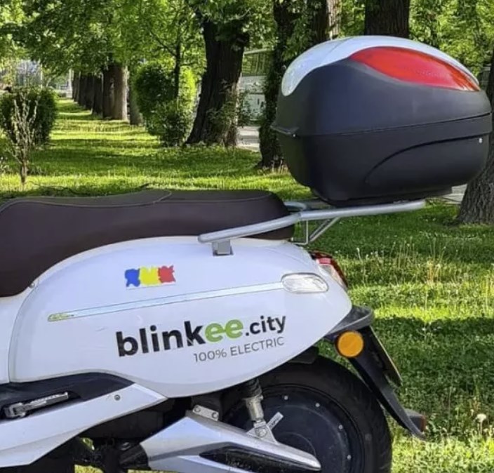 Idei de afaceri la cheie | Franciza Blinkee: Care sunt pașii pentru a-ți deschide o firmă de închiriat scutere electrice