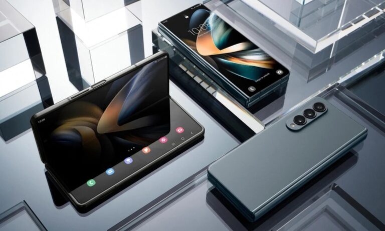 Samsung a prezentat smartphone-ul pliabil Galaxy Z Fold 4