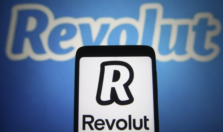 Atac direct asupra pieţei băncilor: Revolut intră pe piaţa de creditare prin lansarea unui credit de nevoi personale cu o sumă maximă de 125.000 lei, acordat în câteva minute, cu dobândă fixă de 6,99-15,59%