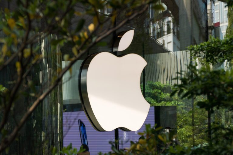 Gigantul Apple a fost amendat în Brazilia pentru că vinde telefoane fără încărcător