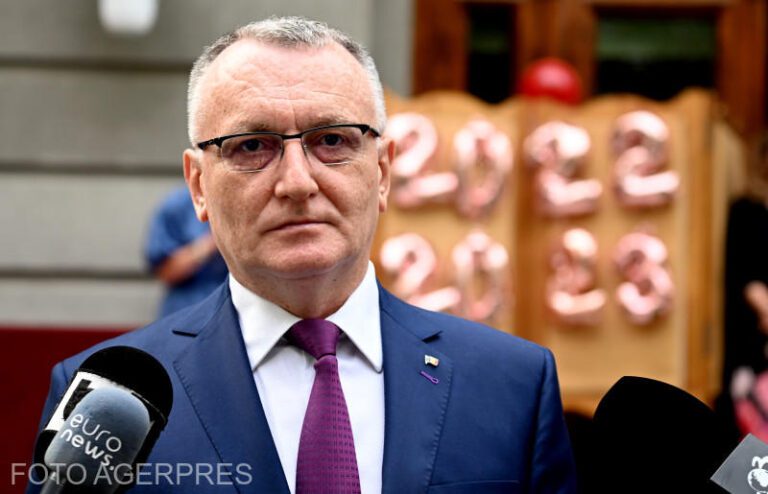 Sorin Cîmpeanu, acuzat de plagiat, a demisionat din funcția de ministru al Educației