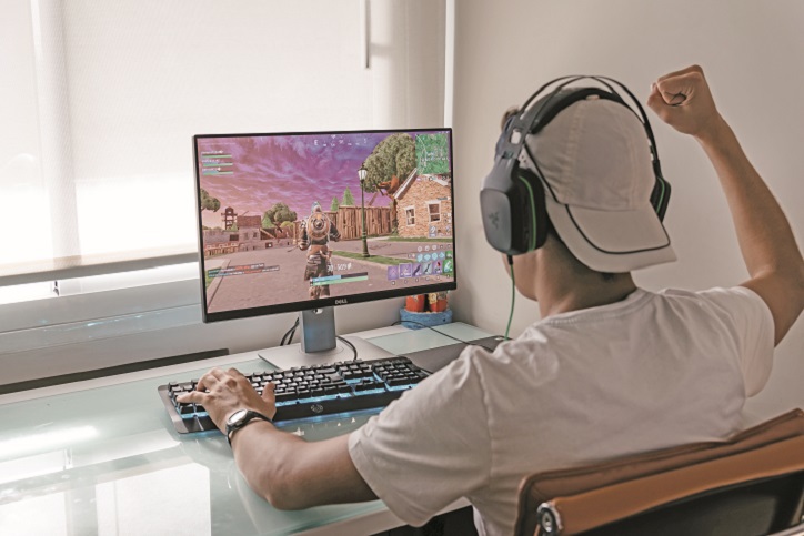 Asociaţia Dezvoltatorilor de Jocuri Video din România: Industria dezvoltatoare de jocuri video din România a închis 2021 cu afaceri de 312 mil. dolari, plus 20%. „Este o industrie din ce în ce mai atractivă pentru investitori, companii multinaţionale, şi chiar pentru autorităţi”