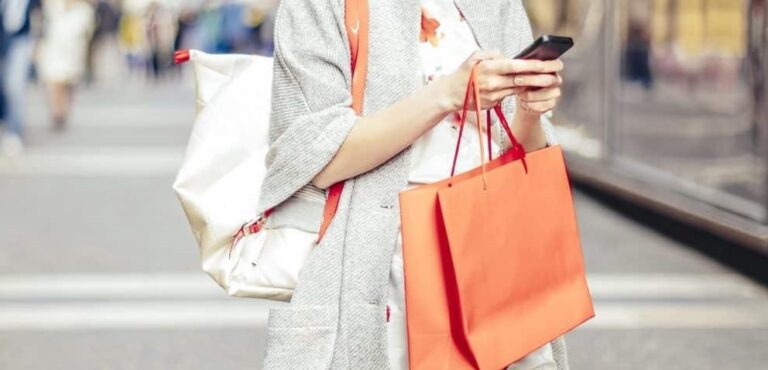 Retailerul de încălţăminte Deichmann digitalizează serviciile HR pentru angajaţi. „În prezent, angajaţii se aşteaptă ca totul să fie online”