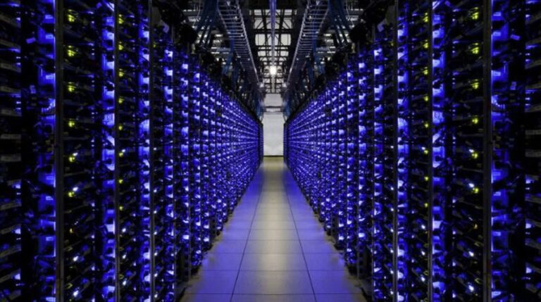 Digitalizarea și consumul de internet duc piața centrelor de date peste borna de 100 de miliarde de dolari în acest an. Peste 10 ani piața își va dubla valoarea