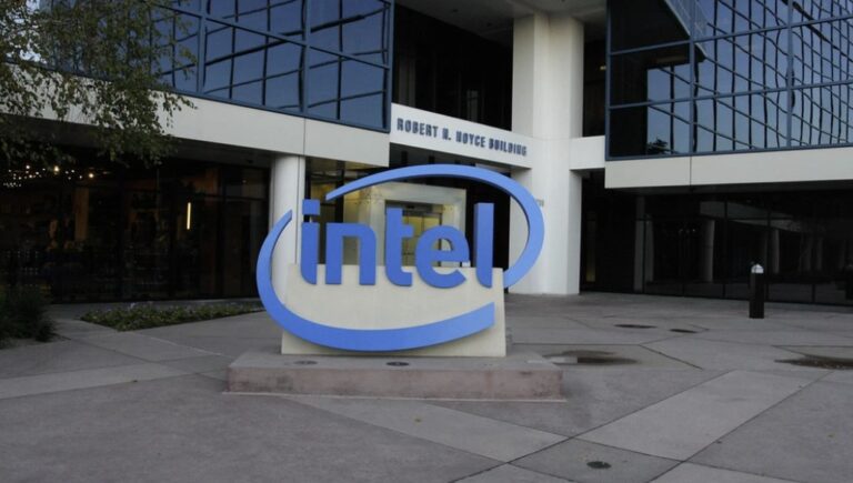 Intel vrea să renunţe la mii de angajaţi din cauza scăderii cererii pe piaţa PC-urilor