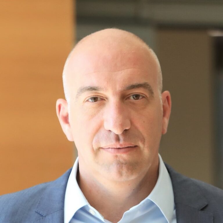 SoftOne România, subsidiara locală a Softone Group din Grecia, cumpără pachetul majoritar de acţiuni la cosmoONE, dezvoltator de soluţii electronice pentru achiziţii B2B deţinut anterior de OTE Group