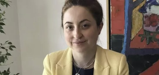 Reconversia profesională: Cum se poate transforma un analist financiar în IT-ist