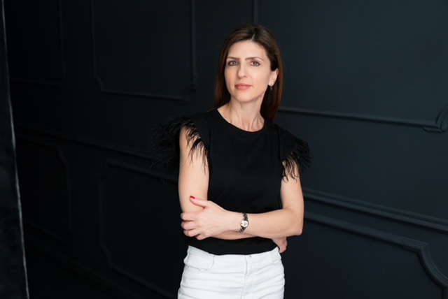 eJobs: IT-ul rămâne domeniul în care se câştigă cel mai bine din România, cu o medie naţională de 6000 lei/lună. Salariile de intrare sunt de 3.500-4.000 de lei, iar un arhitect IT poate ajunge la 40.000 de lei