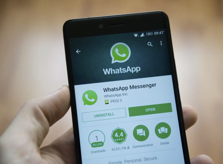 Toţi românii care folosesc aplicaţia WhatsApp trebuie să ştie! E interzis să mai faci aşa ceva
