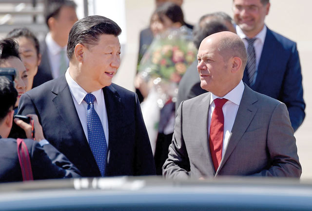 Războiul cipurilor dintre SUA şi China este unul pentru dominaţie în tehnologie şi supremaţie militară. Europa este prinsă la mijloc şi neînarmată