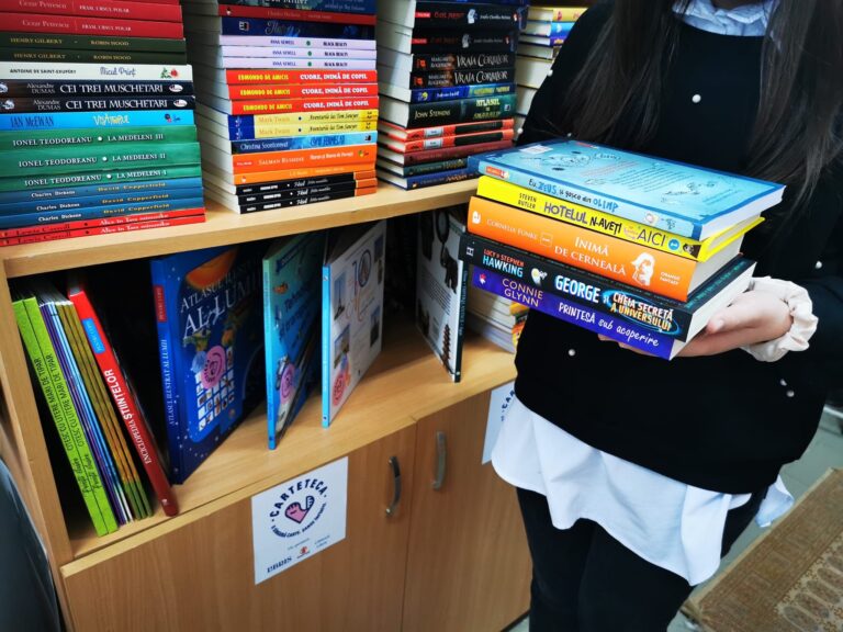 CarteTeca 2022: Libris și Salvați Copiii donează peste 11.000 de volume către 53 de biblioteci