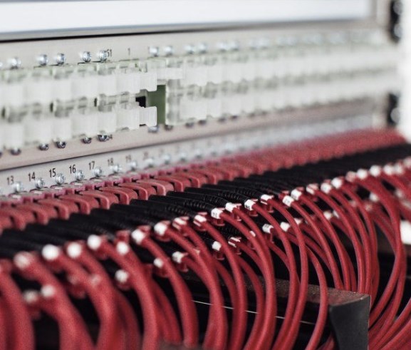 Industria centrelor de date va fi mai reglementată, din cauza consumului de energie și apă