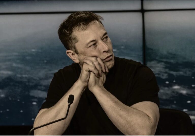 Elon Musk: Aş putea face o alternativă la iPhone şi Android