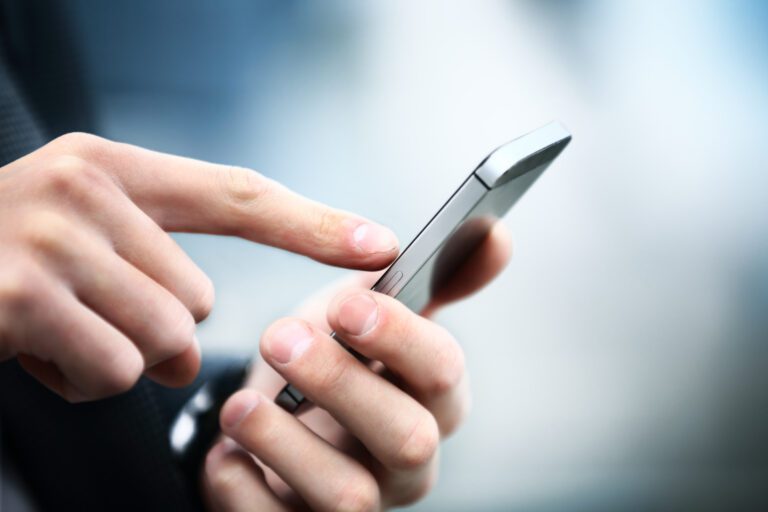 Piaţa smartphone-urilor a avut cea mai slabă performanţă din ultimul deceniu în trimestrul IV din 2022