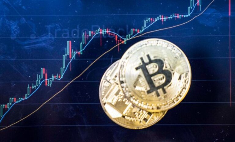De ce crește Bitcoin și piața de criptomonede
