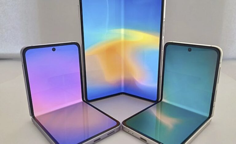 Telefoanele pliabile reprezintă viitorul și vor surclasa smartphone-uri clasice în următorii 5 ani. Anul trecut piața a urcat cu 75,5%, iar prețul mediu al unui aparat s-a ieftinit cu 10%