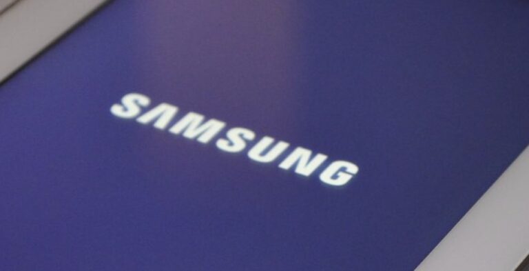 FOTO Samsung ar pregăti lansarea unei tablete pliabile