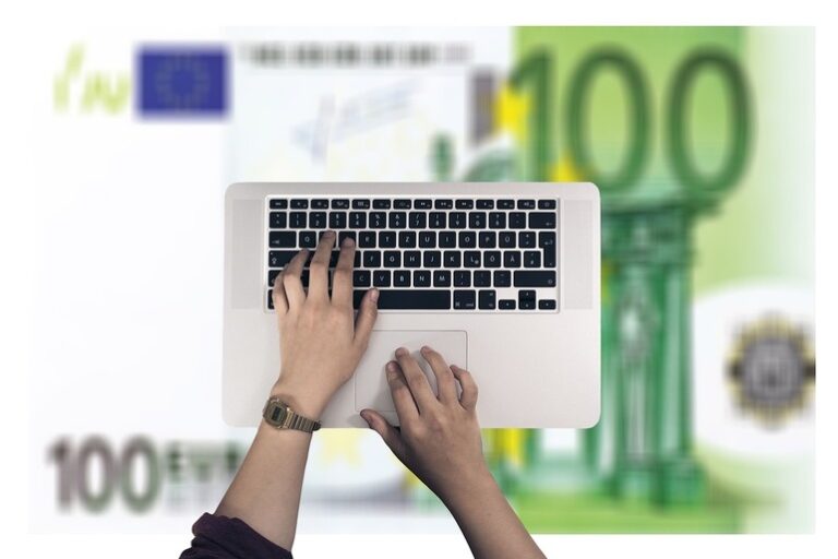 Pragul de venit pentru subvenția de 200 euro la achiziția unui calculator de către elevi și studenți – dublat