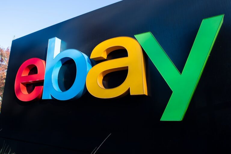 Gigantul american al comerţului online eBay atacă piaţa din România cu un partener surpriză – Poşta Română. Compania va anunţa săptămâna viitoare detaliile unui „program naţional dedicat IMM-urilor româneşti”