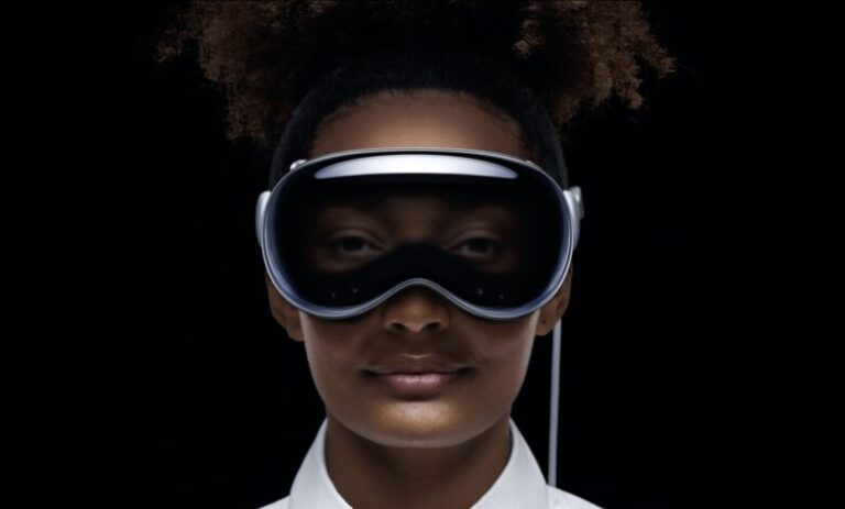 Apple lucrează la o cască VR mai ieftină