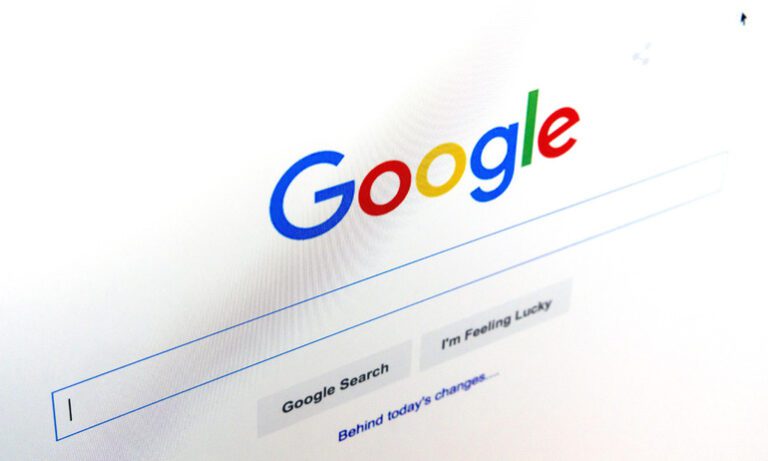 Google a început să sugereze cuvinte cheie pentru căutări