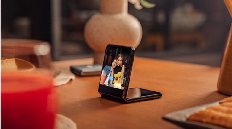 Motorola lansează în România noile modele de telefoane pliabile razr 40 ultra și razr 40