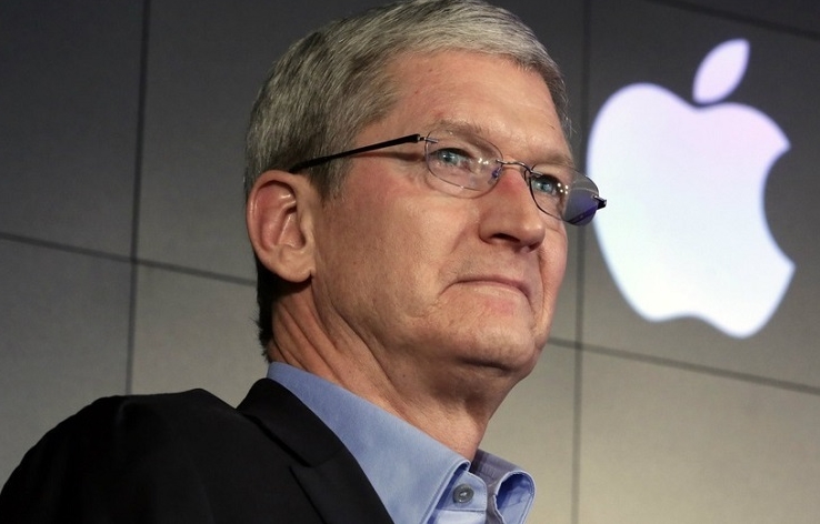 Şeful Apple, Tim Cook, în vizită surpriză în China, în timp ce iPhone 15 are un debut dificil pe această piaţă