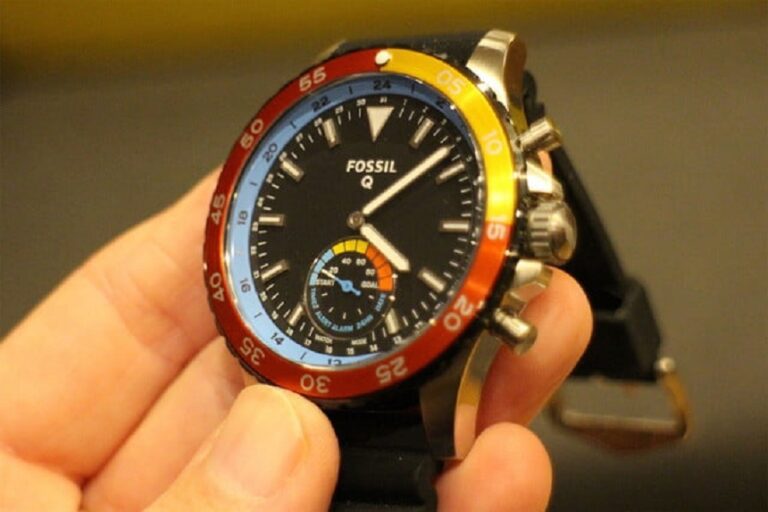 Fossil iese de pe piaţa smartwatch-urilor