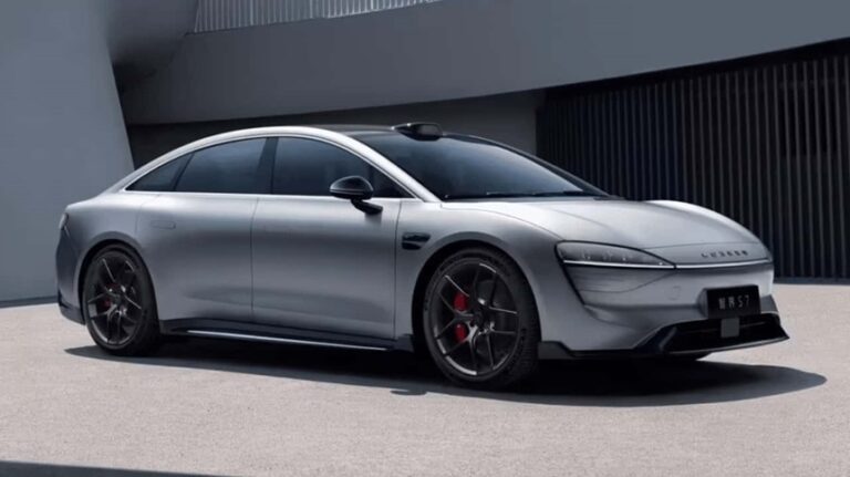 Huawei: Întârzierile producţiei automobilului electric Luxeed S7 vor fi rezolvate în aprilie