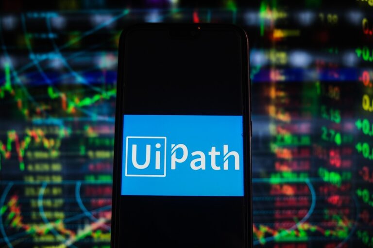 Bursă. UiPath raportează primul profit trimestrial de când s-a listat pe Wall Street din primăvara lui 2021 încoace. J.P. Morgan vede oportunitate de acumulare