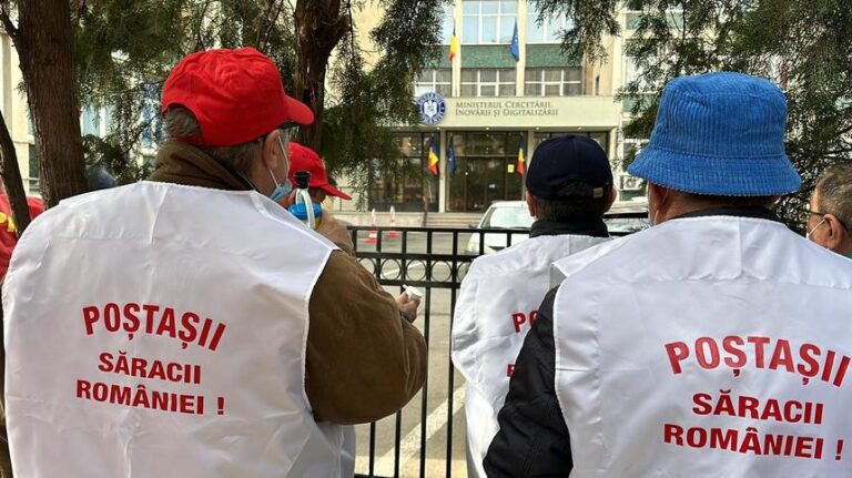 Protest al poştaşilor în faţa Ministerului Cercetării, Inovării şi Digitalizării / Sindicaliştii reclamă ”politica managerială dezastroasă” – FOTO/ VIDEO