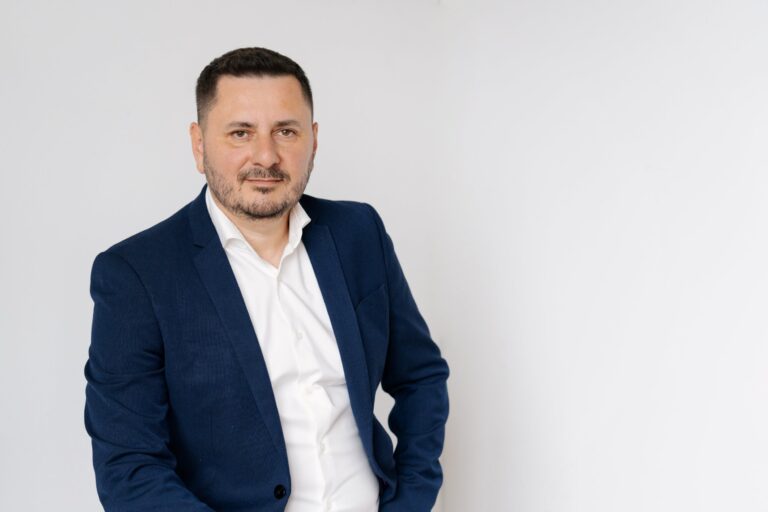 System Innovation România, integrator de soluţii software de business, şi-a crescut cifra de afaceri cu 21,5% în 2023, peste pragul de 2,6 mil. euro. „Pentru 2024, ne aşteaptăm la un an stabil, cu un număr mai mare de proiecte noi şi o creştere susţinută în domeniul Business Analytics”