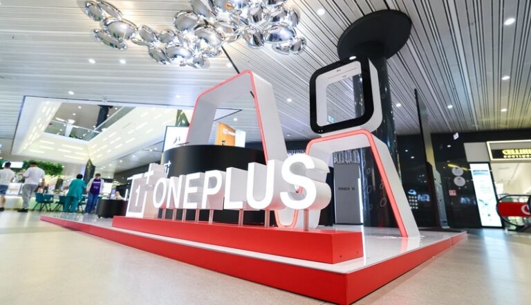 OnePlus inaugurează primul punct de prezentare a produselor din România