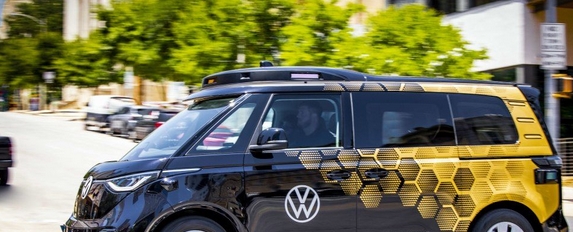 Volkswagen va folosi un taxi autonom în Hamburg. Mașina are nevoie de rețeaua 4G