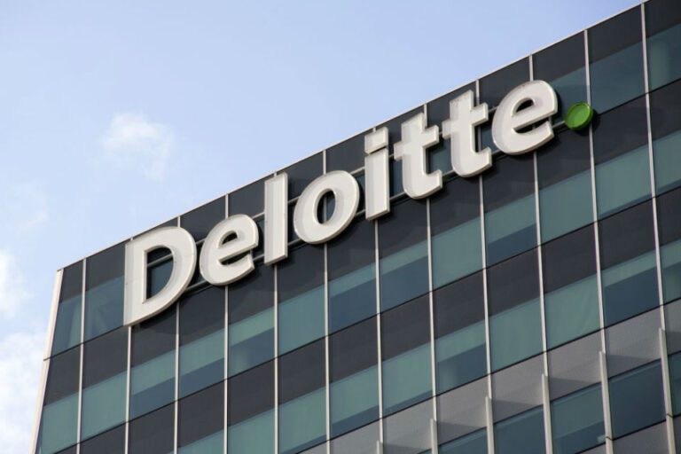 Rata de creştere a afacerilor pentru centrul de servicii de IT al Deloitte a frânat brusc în 2023, iar numărul mediu de angajaţi a înregistrat prima scădere de la înfiinţarea companiei