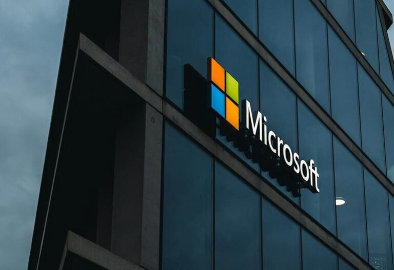 Microsoft își externalizează cea mai bună inteligență artificială, spune CEO-ul unei firme de tehnologie, și aceasta este o veste bună pentru Google