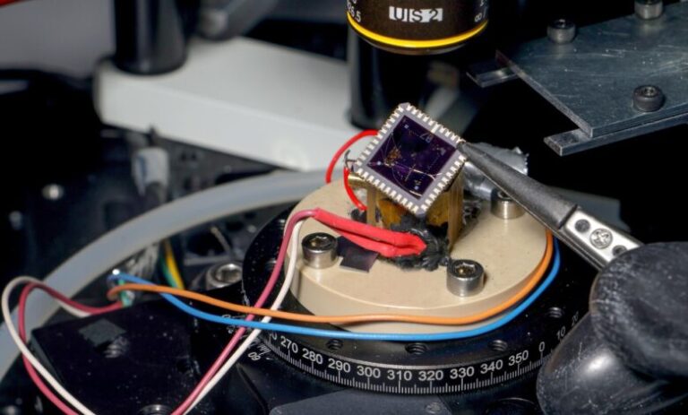 Inginerii elvețieni au creat un dispozitiv 2D pentru răcirea cuantică