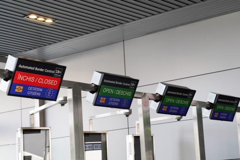 Mai multe zboruri de pe Aeroportul Henri Coandă din Bucureşti, afectate de pana de serviciu semnalată de Microsoft / Wizz Air sfătuieşte călătorii să ajungă cu cel puţin trei ore înainte la aeroport / Mai multe curse anulate