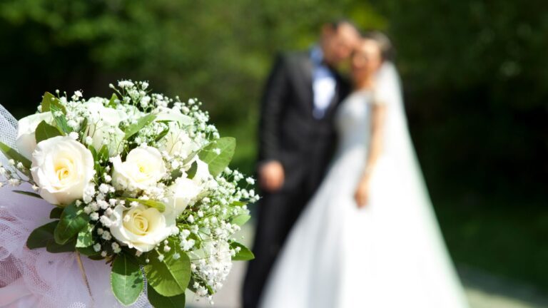 Căsătoriile din România se pot înregistra de acum exclusiv şi în format digital