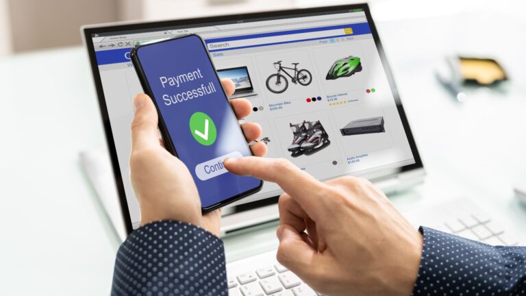 Piața globală de comerț electronic va ajunge la 11,4 trilioane de dolari până în 2029, stimulată de metode de plată alternative