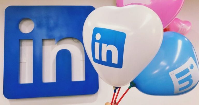 LinkedIn – dată în judecată de utilizatori Premium