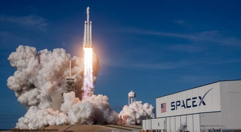 Bloomberg: Italia discută un contract de securitate de 1,5 miliarde de dolari cu SpaceX