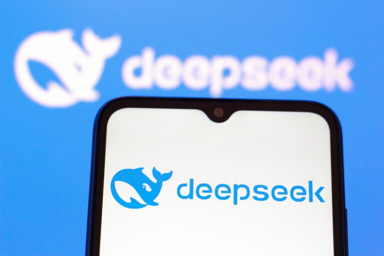 Şeful Google DeepMind, unitatea AI a gigantului american, spune că DeepSeek ar fi folosit mult mai mulţi bani decât cele şase milioane de dolari prezentate anterior. „Ideea este exagerată şi un pic înşelătoare”