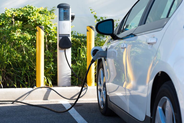 Un consorţiu condus de E.ON primeşte 45 de milioane de euro din fonduri europene pentru extinderea infrastructurii de încărcare a maşinilor şi vehiculelor comerciale electrice în Europa