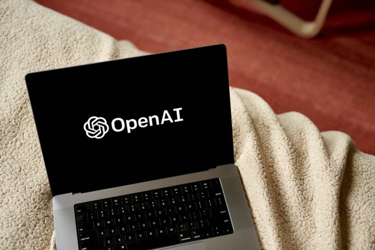 OpenAI pregăteşte lansarea propriului cip de AI